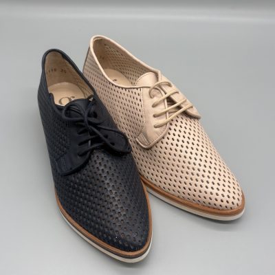 Gadea Damen Schnürschuh mit dezentem Lochmuster Leder